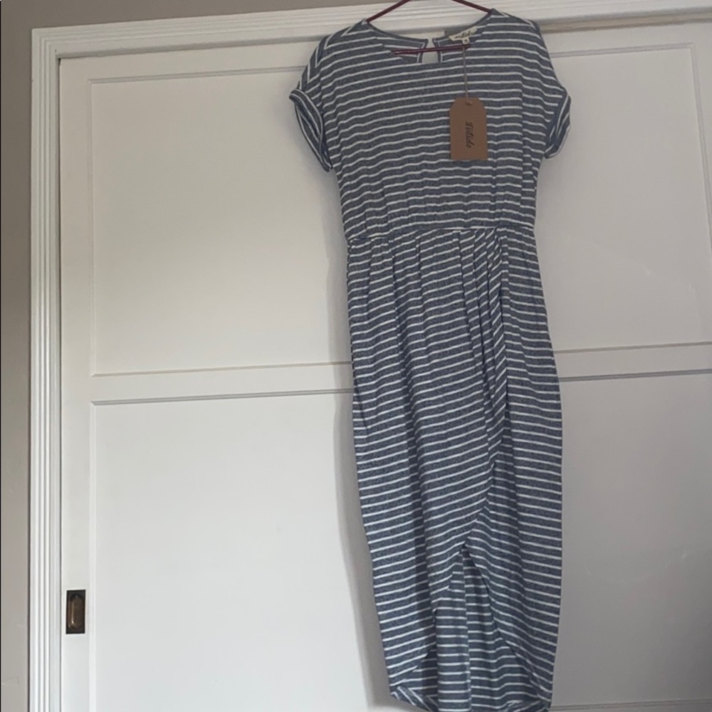 Never worn dress from Vici. Size M